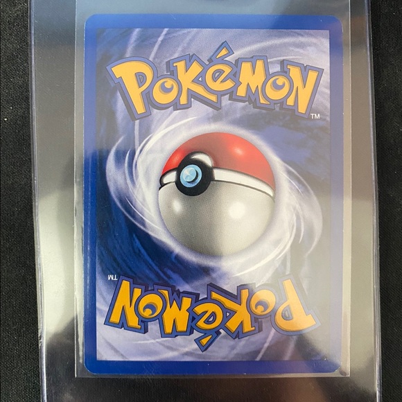 Base Set Pikachu - Picture 2 of 2